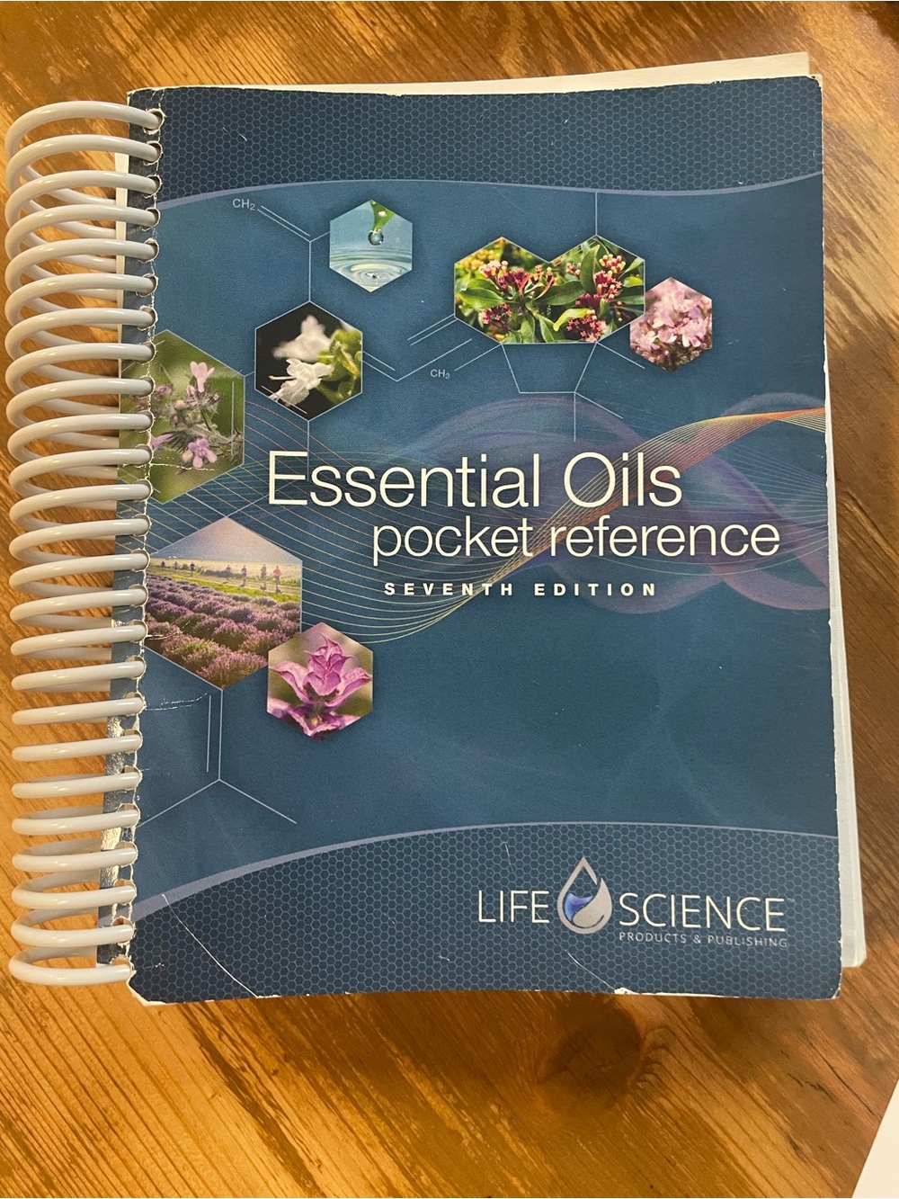 Essential Oils Pocket Reference - Blue spiral bound